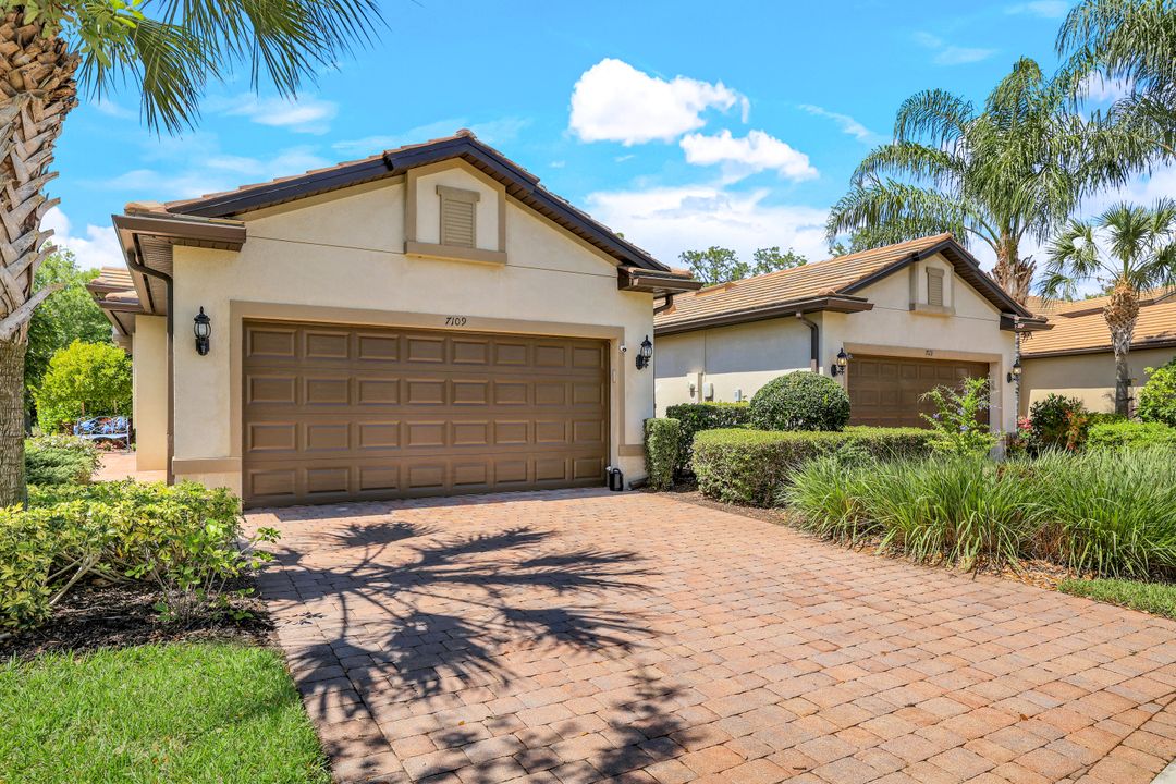 7113 Live Oak Dr, Naples, FL 34114