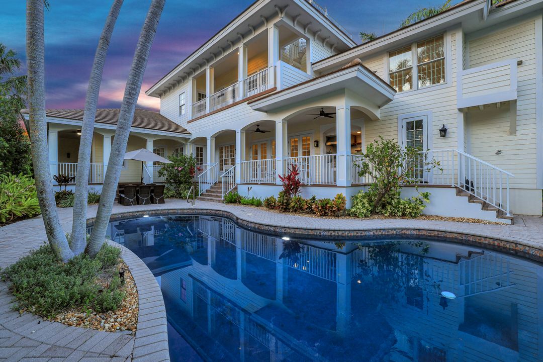 1550 Gordon Dr, Naples, FL 34102