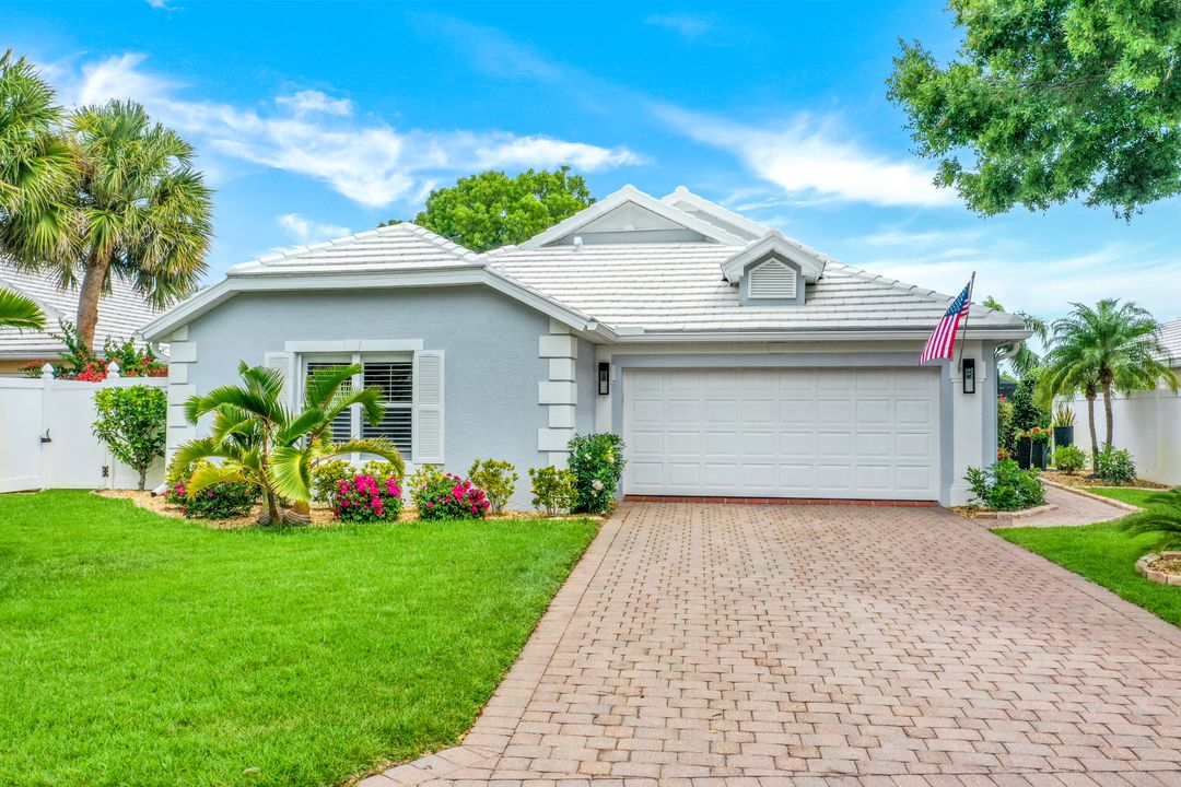1343 Old Oak Ln, Naples, FL 34110