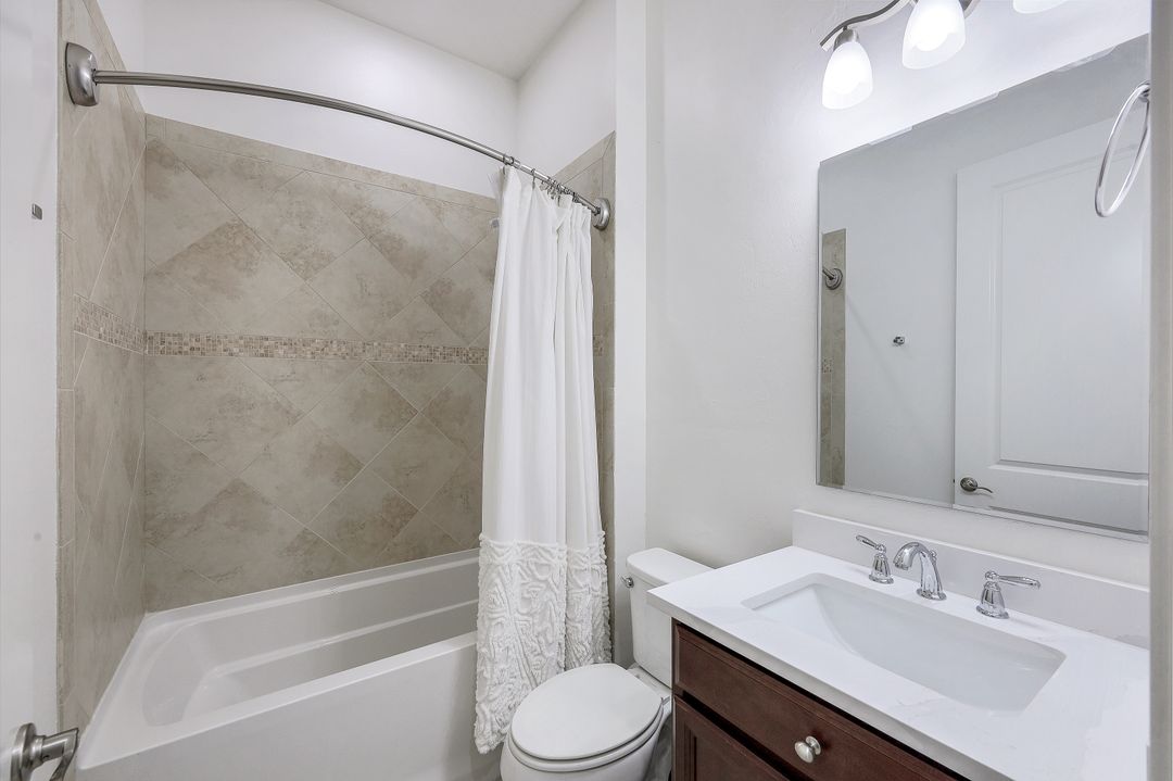 9147 Trivoli Ter, Naples, FL 34119