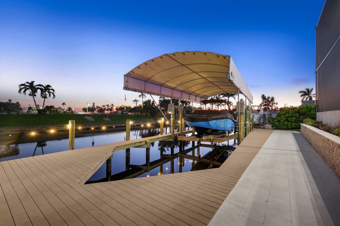 1110 Lenox Ct, Cape Coral, FL 33904