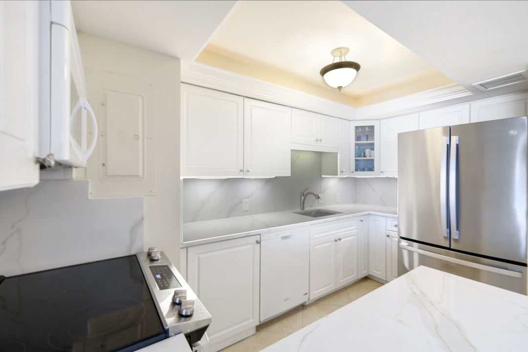 3443 Gulf Shore Blvd N #309, Naples, FL 34103