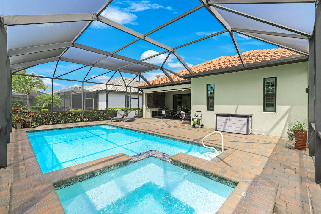 1839 Mustique St, Naples, FL 34120
