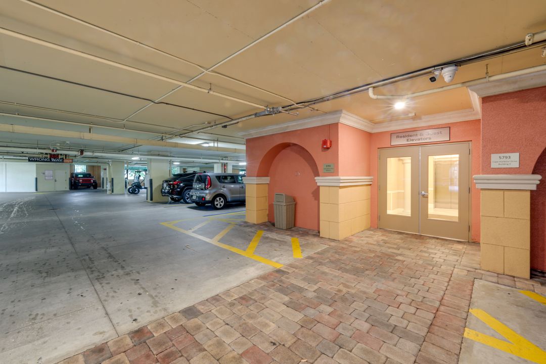 5793 Cape Harbour Dr #613, Cape Coral, FL 33914