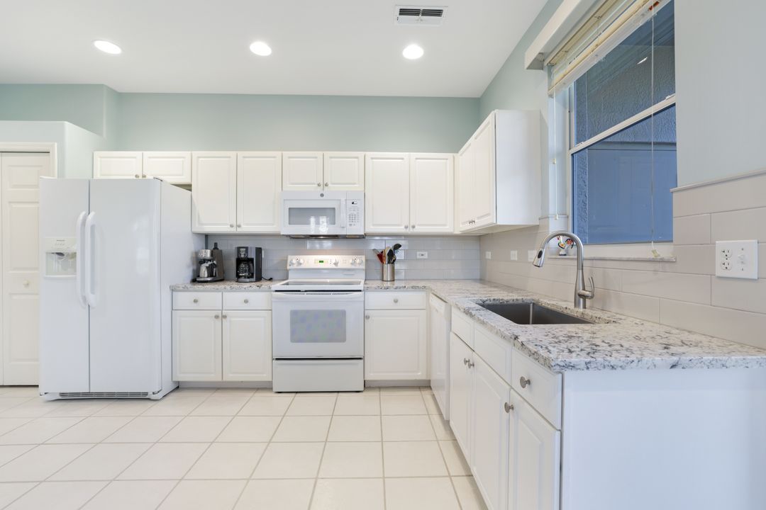 8217 Parkstone Pl #108, Naples, FL 34120