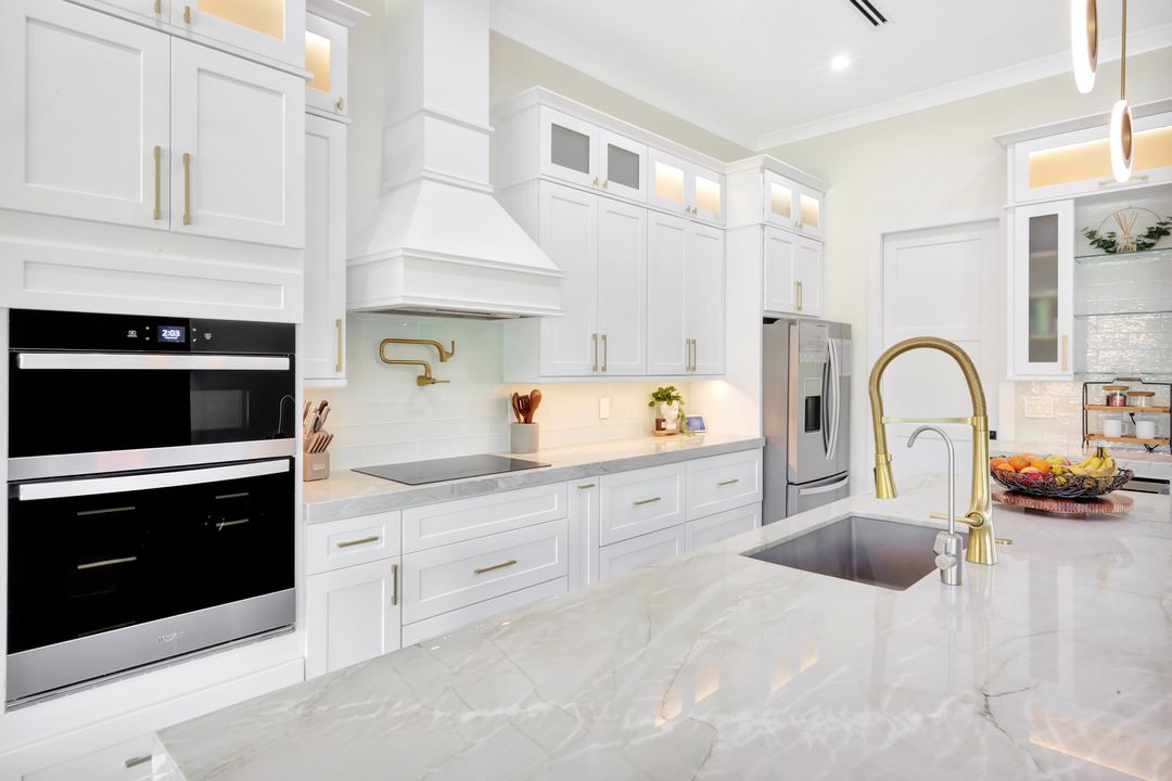 2546 4th St NW, Naples, FL 34120