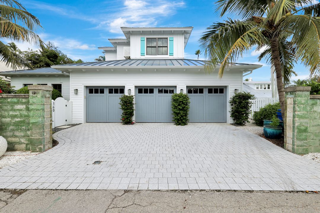 160 Broad Ave S, Naples, FL 34102
