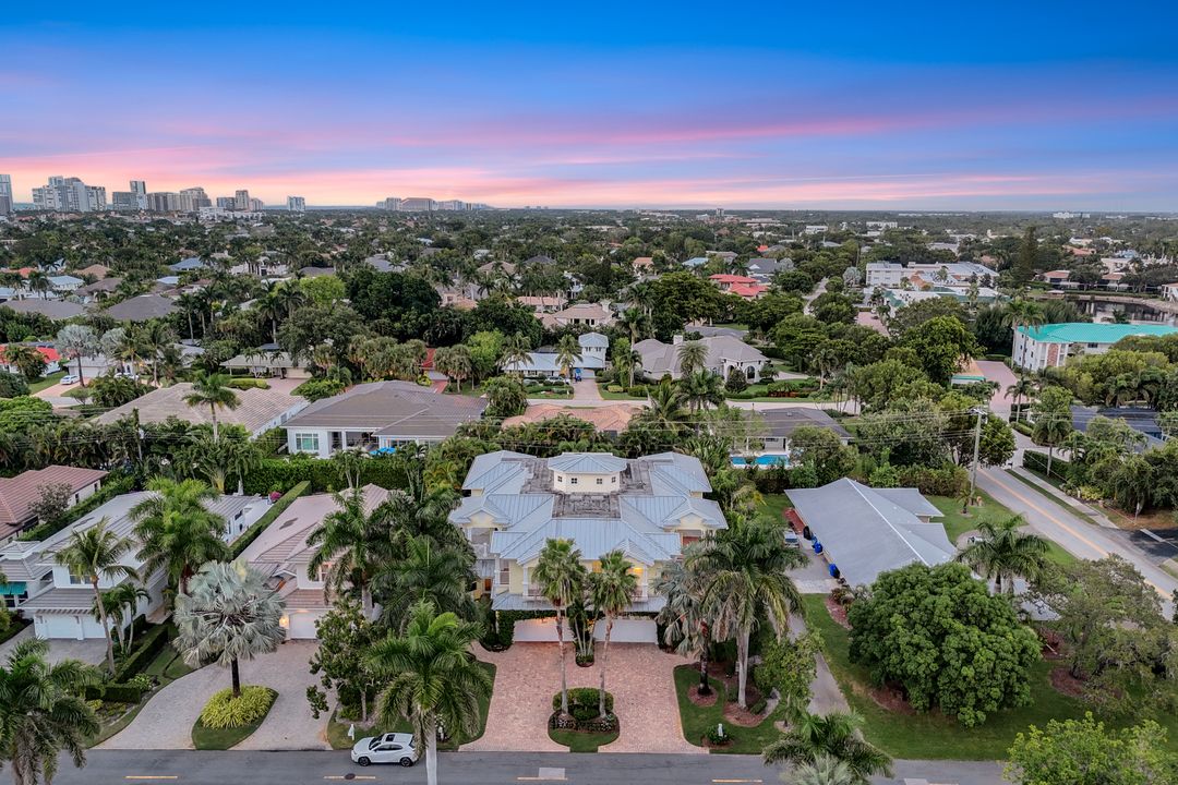 699 Fairway Terrace, Naples, FL 34103