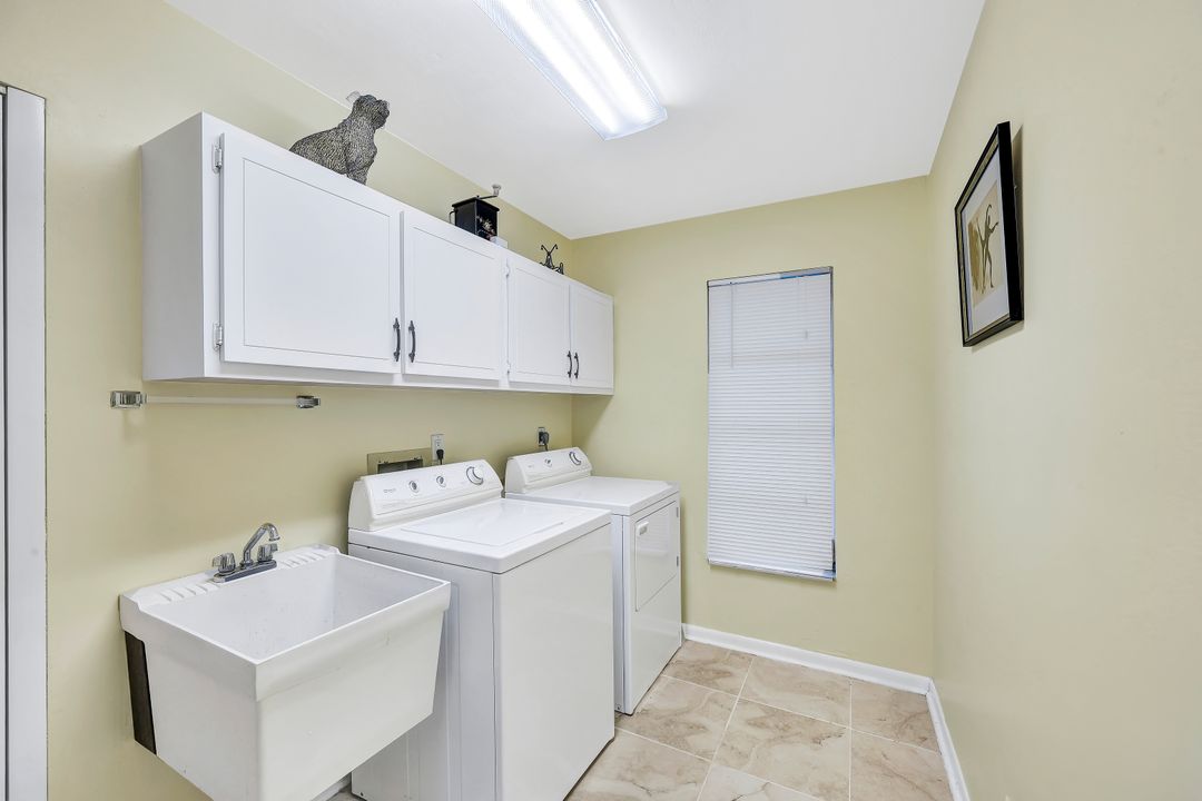 701 SW 52nd St, Cape Coral, FL 33914