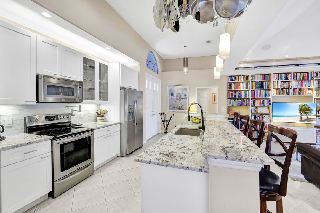 4383 Pomarine Ct, Naples, FL 34119