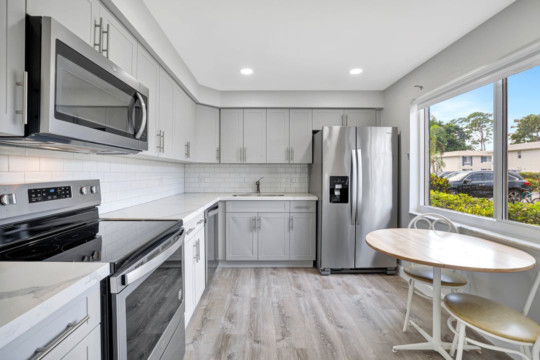 250 Candycane Ln #3, Naples, FL 34112