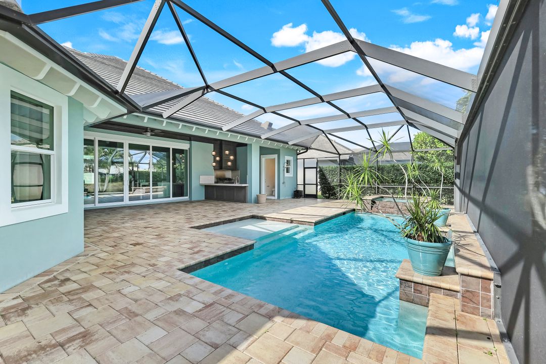 6348 Lyford Isle Dr, Naples, FL 34112