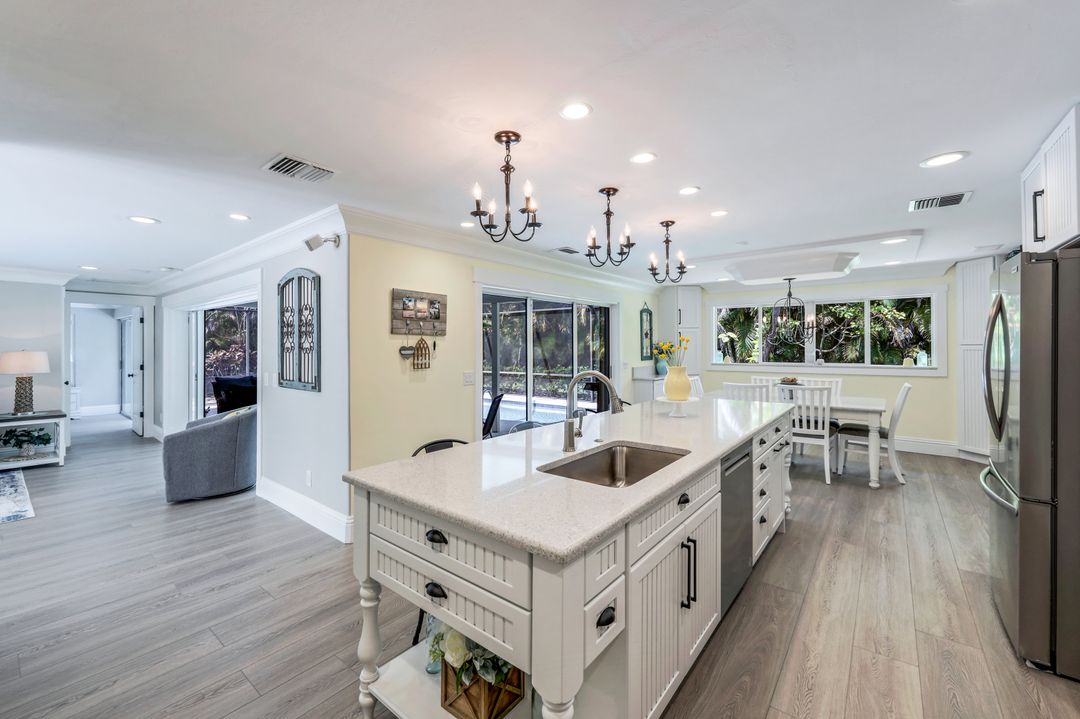 723 Willowhead Dr, Naples, FL 34103