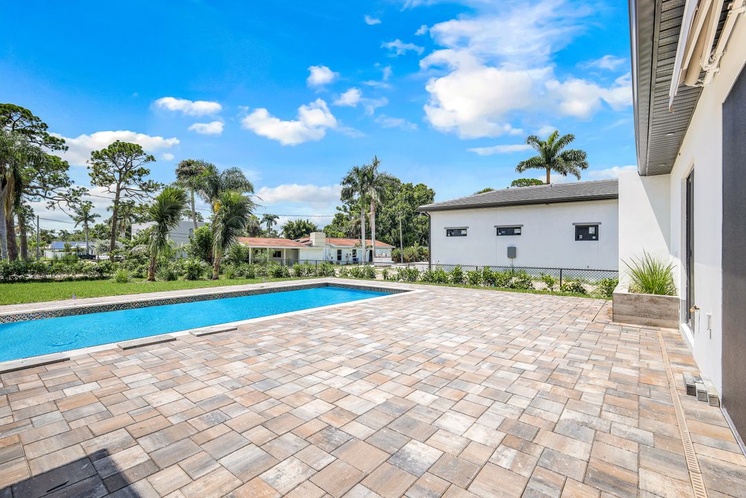 1332 Longwood Dr, Fort Myers, FL 33919