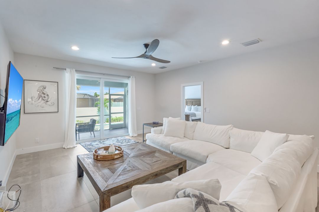 605 107th Ave N, Naples, FL 34108