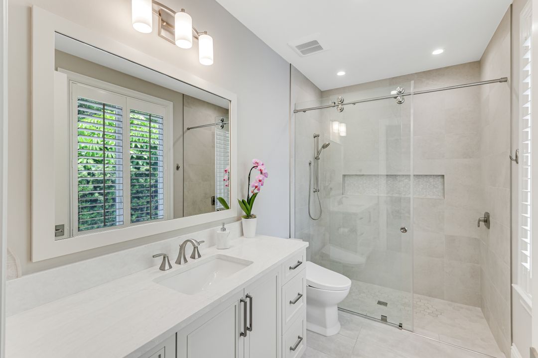 641 Pine Ct, Naples, FL 34102