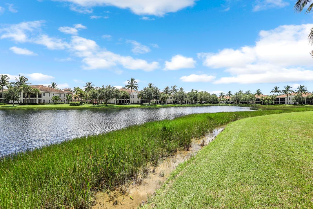 3164 Serena Ln #101, Naples, FL 34114