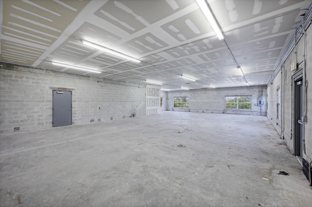 11387 Tamiami Trail E, Naples, FL 34113