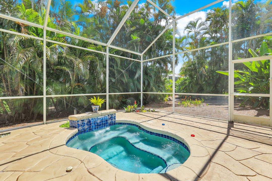 1932 Springberry Cir, Naples, FL 34109