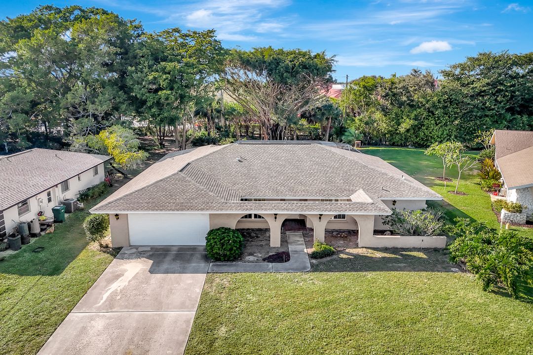307 Country Club Dr, Naples, FL 34110