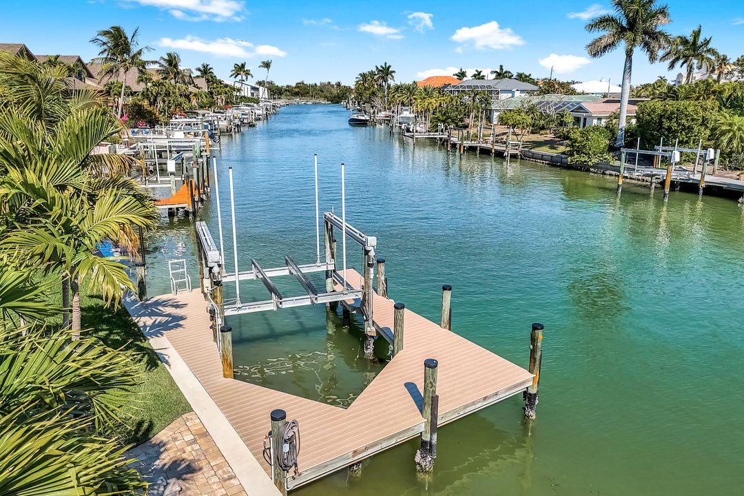 1126 Harbour Cottage Ct, Sanibel, FL 33957