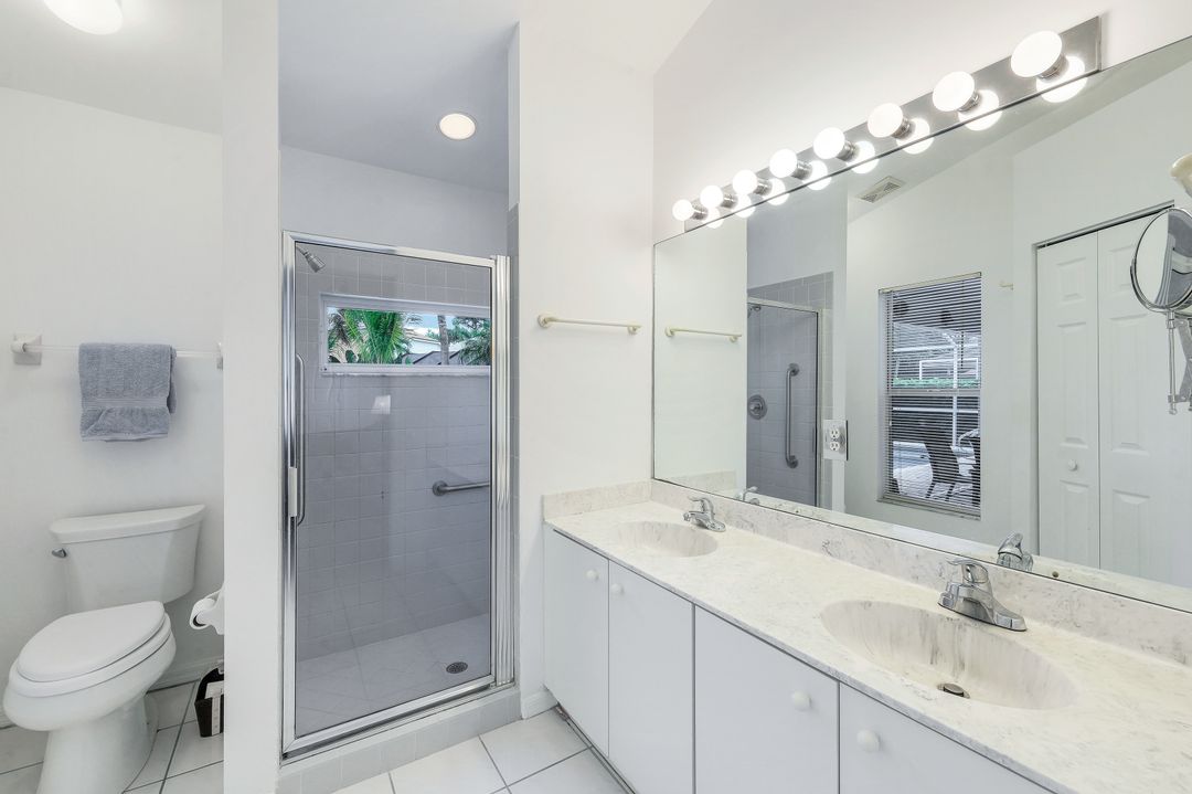 6600 Bishopgate Ln, Naples, FL 34104