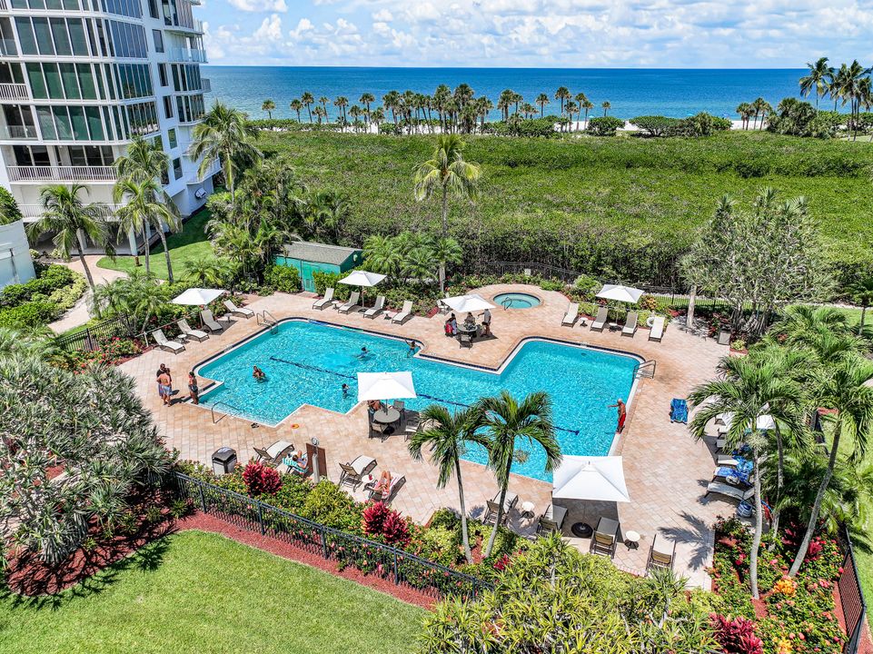 40 Seagate Dr #702, Naples, FL 34103