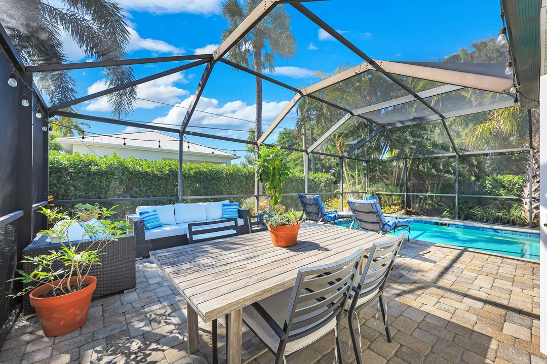 768 96th Ave N, Naples, FL 34108