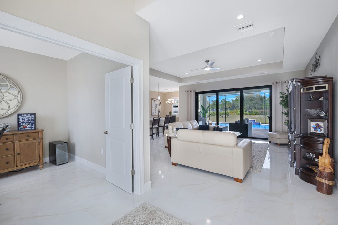 411 24th Ave NE, Naples, FL 34120