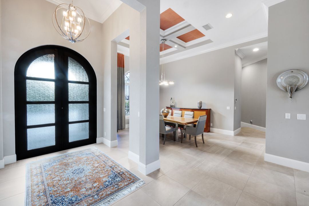 3828 Isla Del Sol Way, Naples, FL 34114