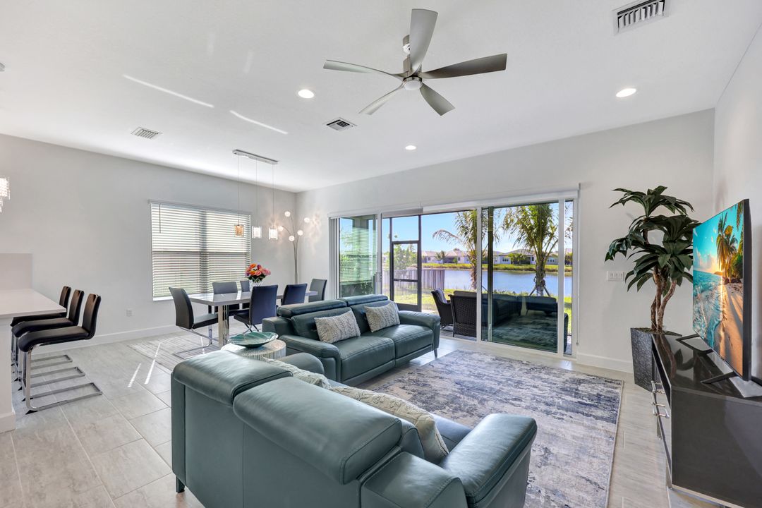 12418 Dahlia Ct, Naples, FL 34120