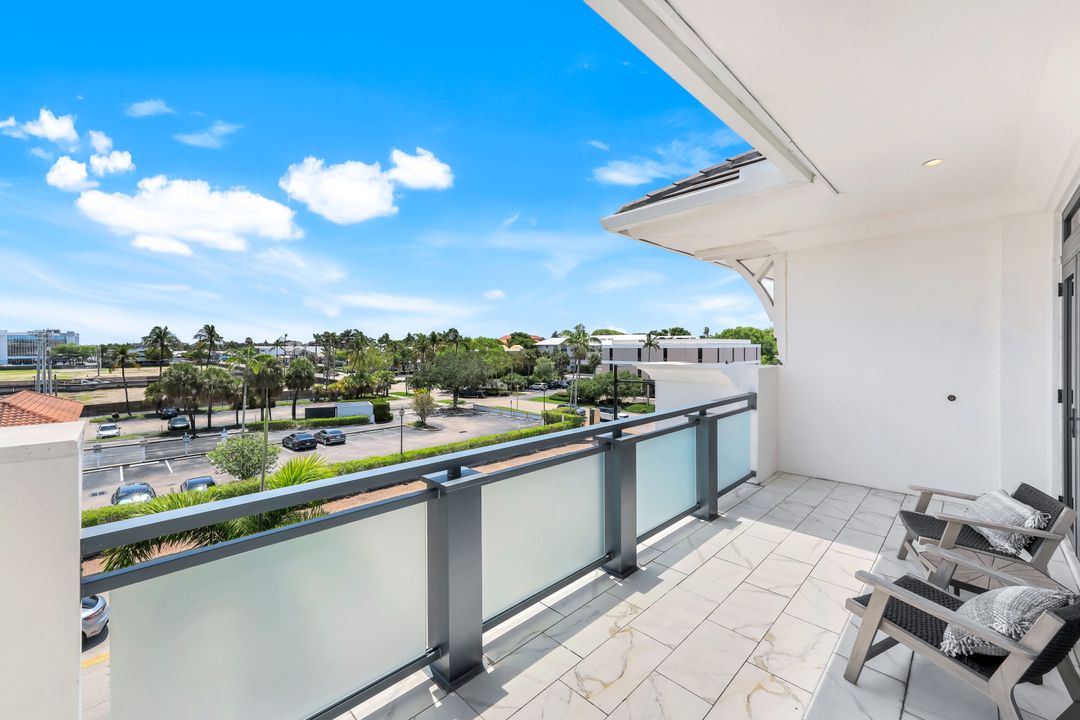 875 6th Ave S #303, Naples, FL 34102
