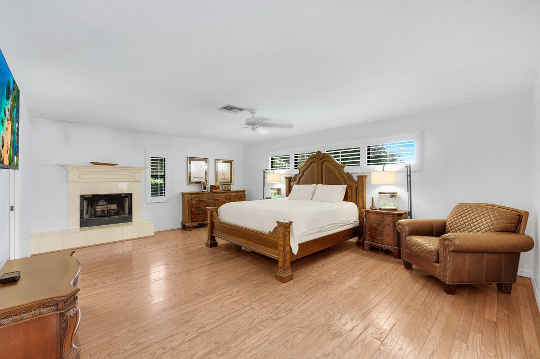 1924 Empress Ct, Naples, FL 34110