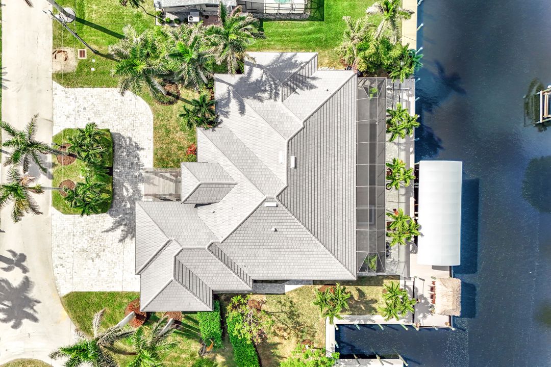 1135 Lorraine Ct, Cape Coral, FL 33904
