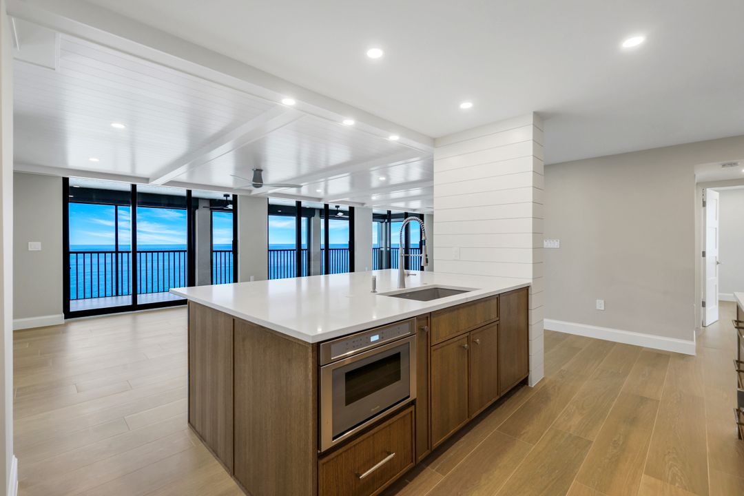 9715 Gulf Shore Dr #702, Naples, FL 34108