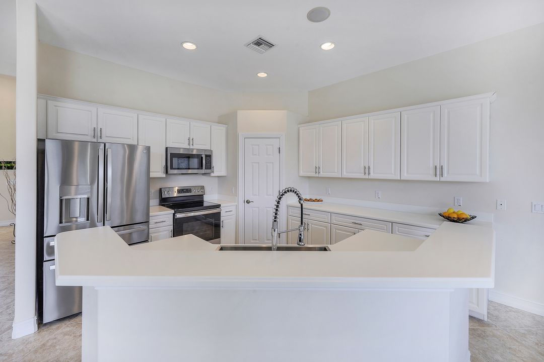 6948 Amen Corner Ct, Naples, FL 34113