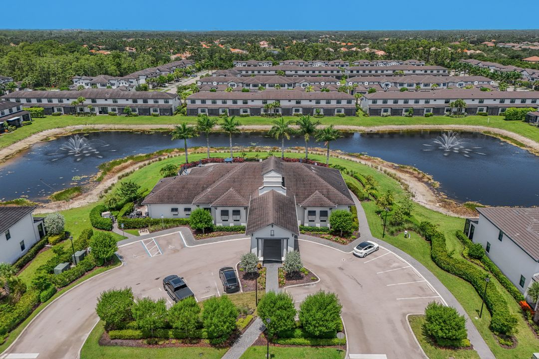 7348 Rockefeller Dr, Naples, FL 34119
