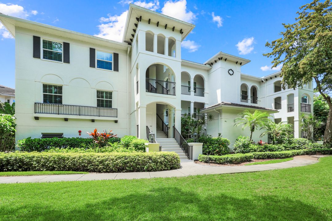 800 Breakaway Ln #203, Naples, FL 34108