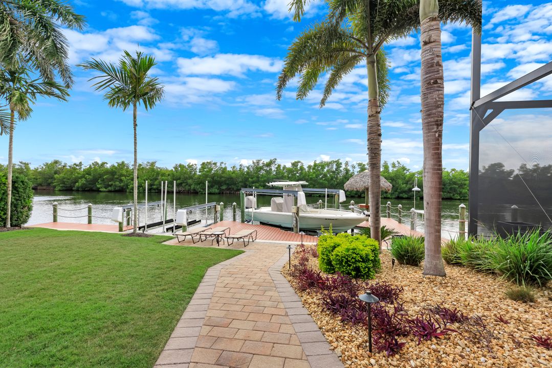 5703 Yardarm Ct, Cape Coral, FL 33914