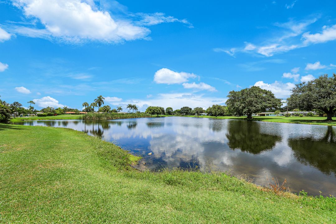4333 Beechwood Lake Dr, Naples, FL 34112