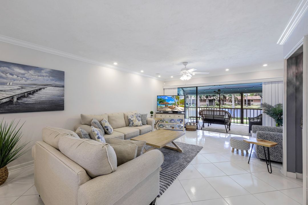 195 Cypress Way E #9, Naples, FL 34110