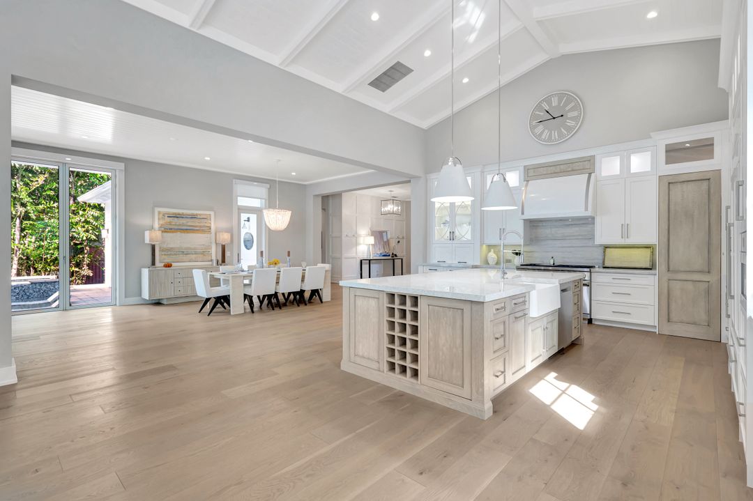 160 Broad Ave S, Naples, FL 34102