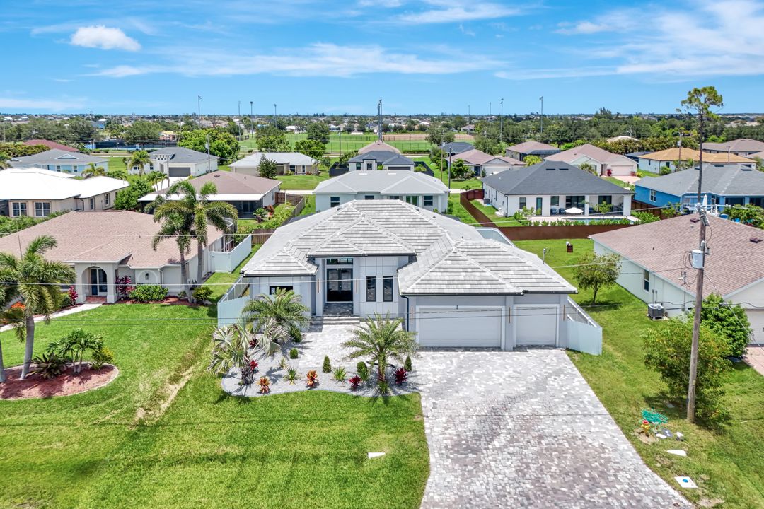 2709 SW 4th Ln, Cape Coral, FL 33991