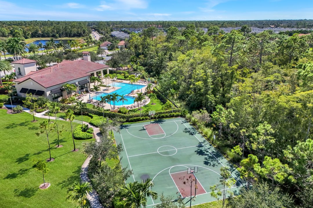 4264 Raffia Palm Cir, Naples, FL 34119