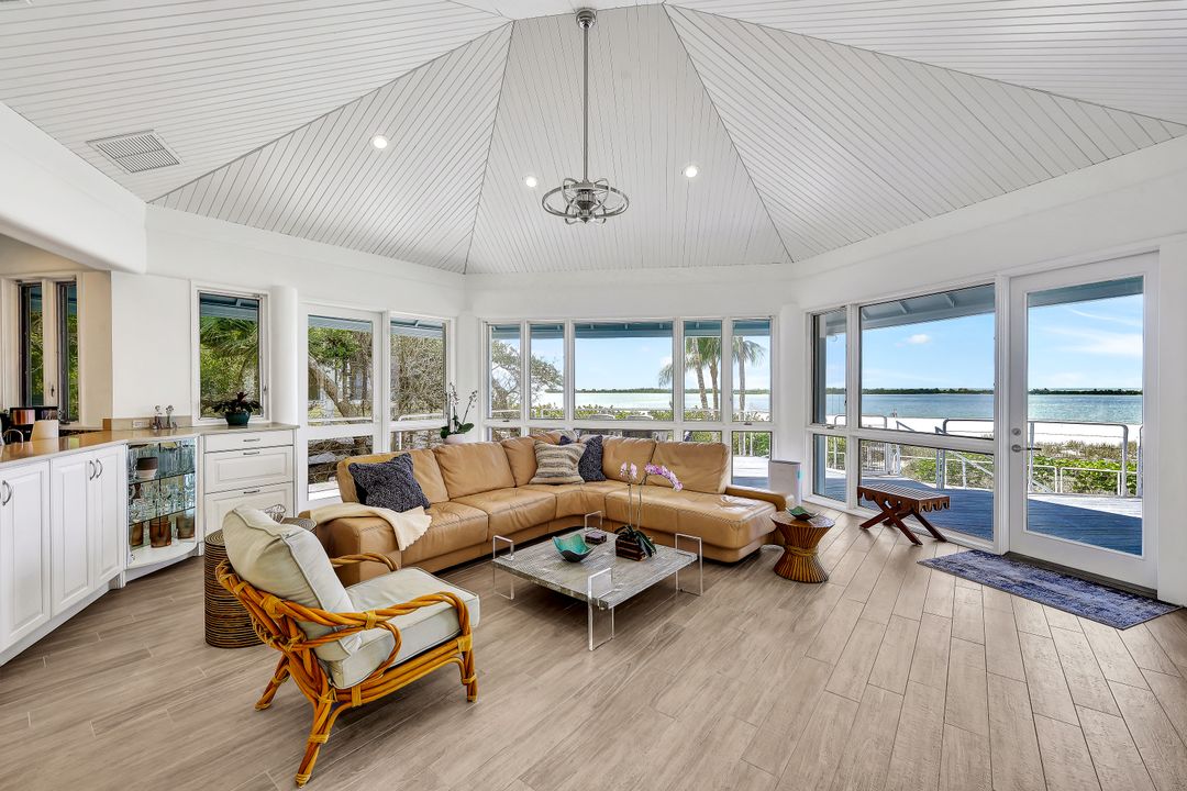 336 Seabreeze Dr, Marco Island, FL 34145