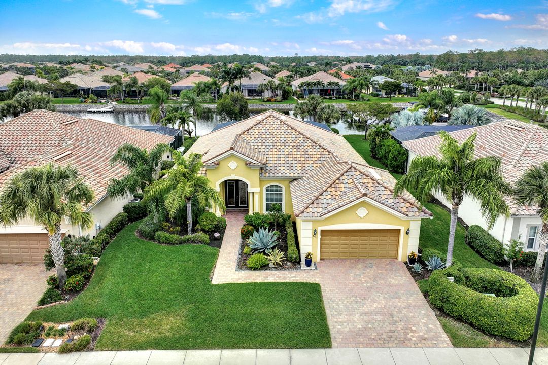 9111 Graphite Cir, Naples, FL 34120