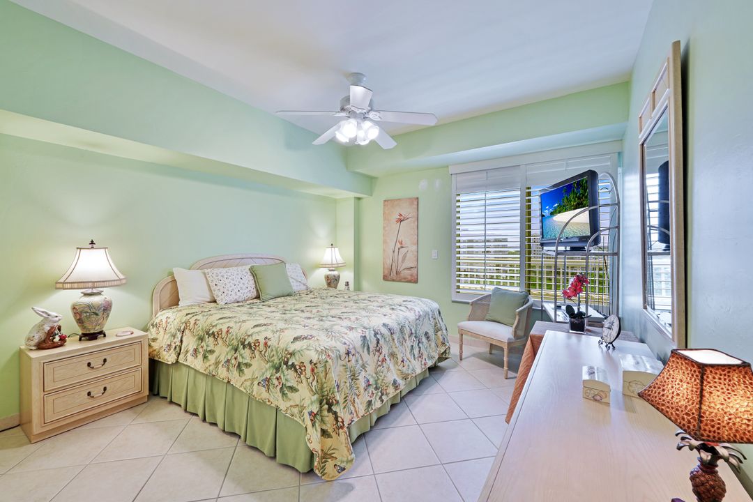 25 Bluebill Ave #1105, Naples, FL 34108