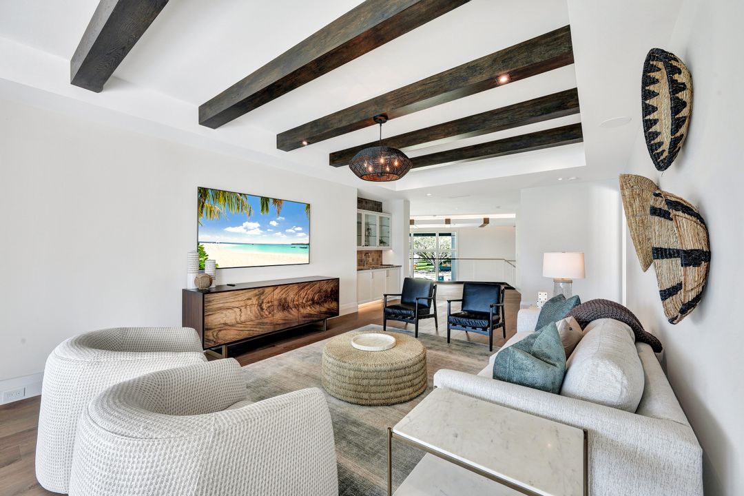 3401 Crayton Rd, Naples, FL 34102