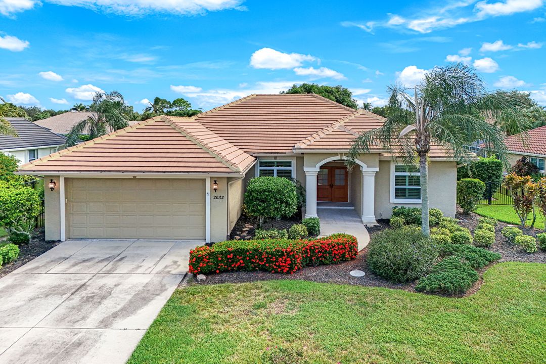 2032 Castle Garden Ln, Naples, FL 34110