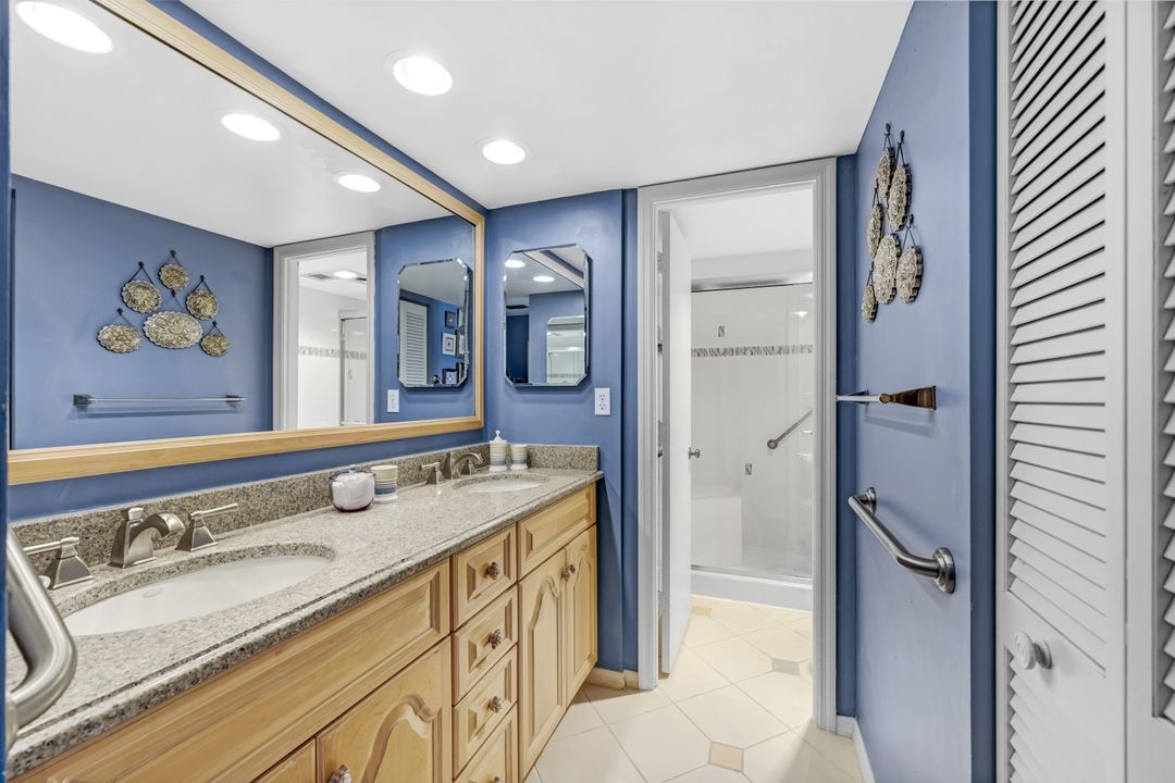 3215 Gulf Shore Blvd N #611, Naples, FL 34103